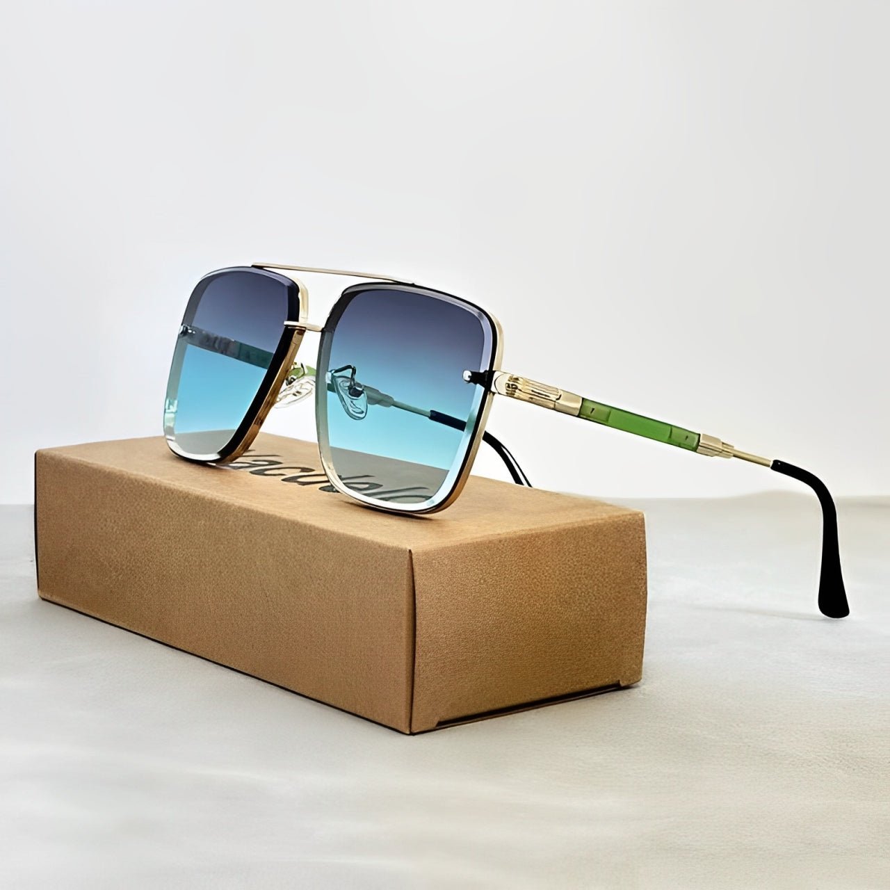 Women's Gradient Sunglasses Retro Square and Gold Frame